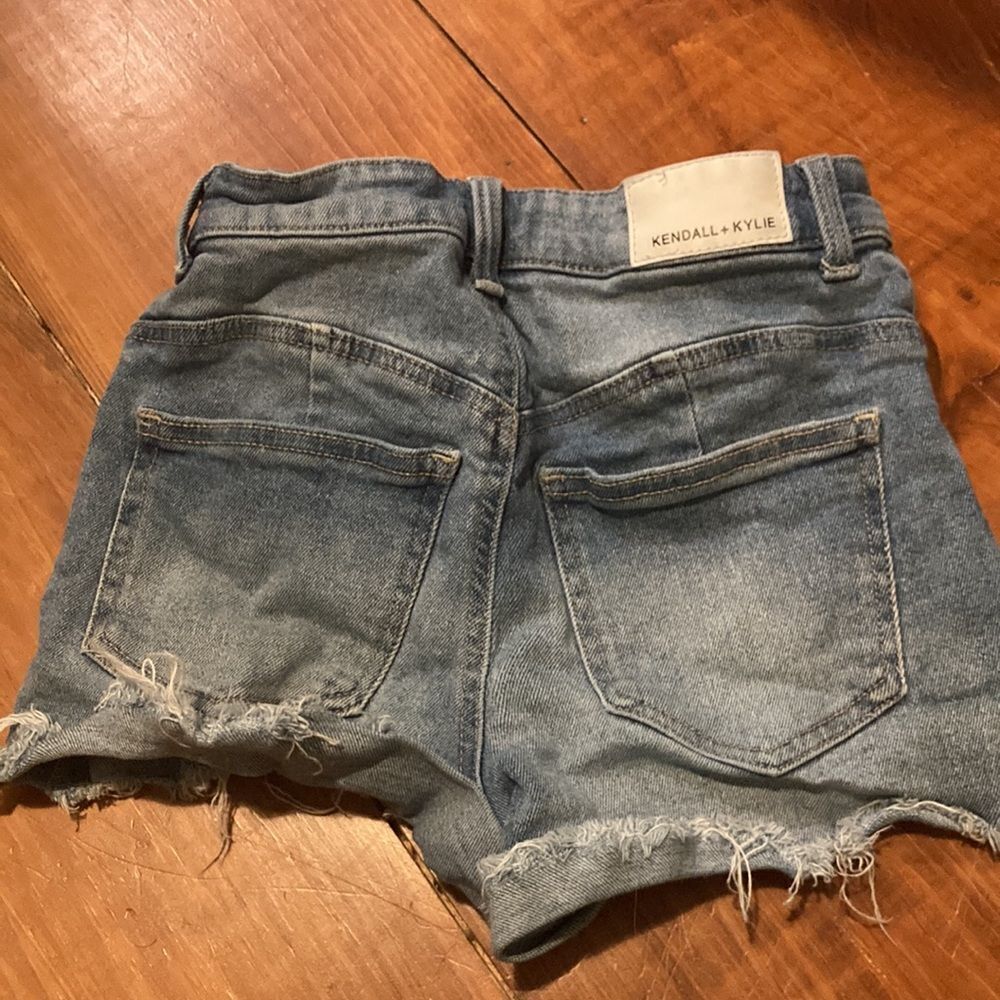Kendall and Kylie Jean shorts - Picture 4 of 4